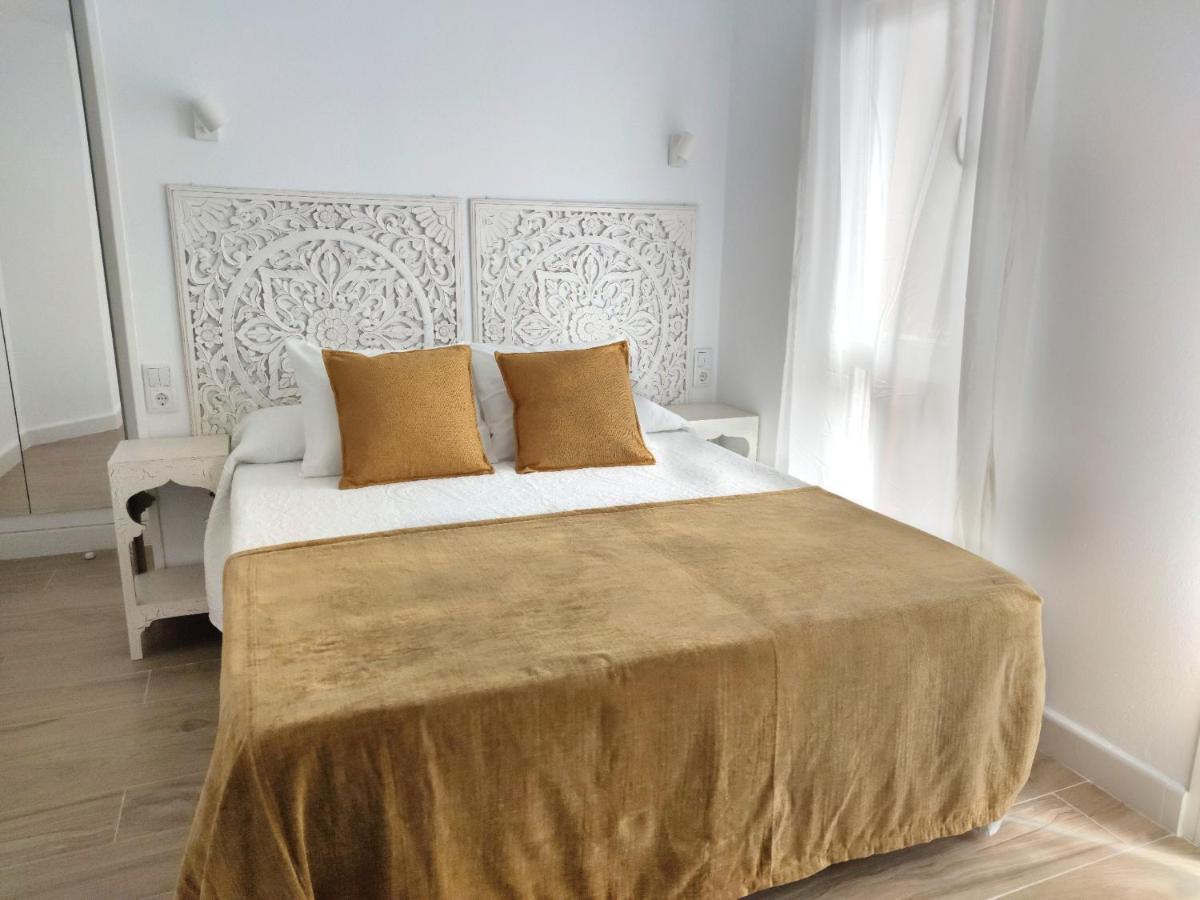 La De Lola Hostal *