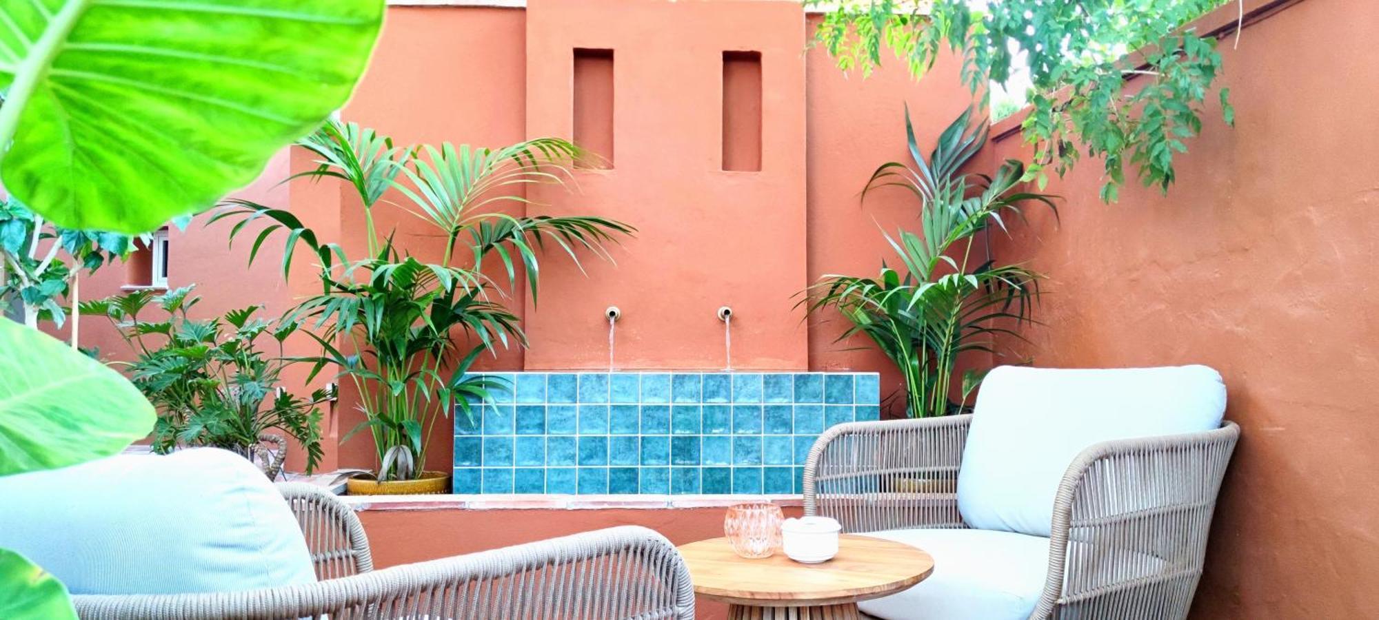 La De Lola Hostal *